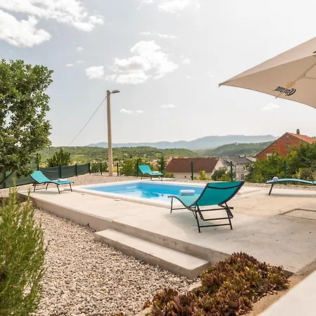 Dalmatina بيت للعطل Vedrine