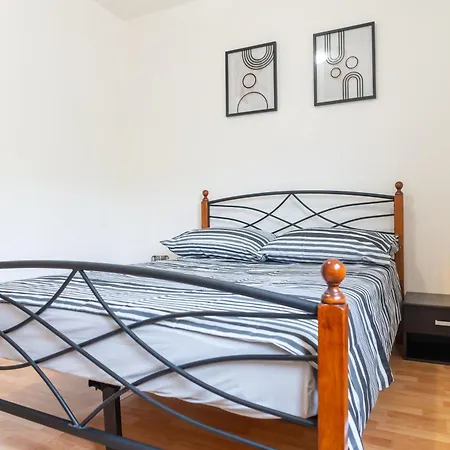 Dalmatina بيت للعطل Vedrine