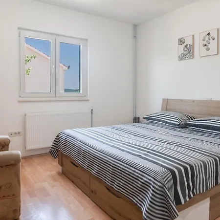 بيت للعطل Dalmatina