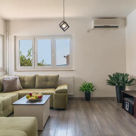 Dalmatina بيت للعطل Vedrine